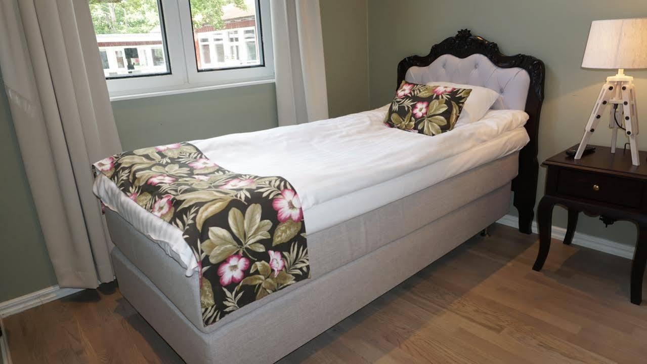 Brook Hotels Arlanda Rosersberg Bagian luar foto