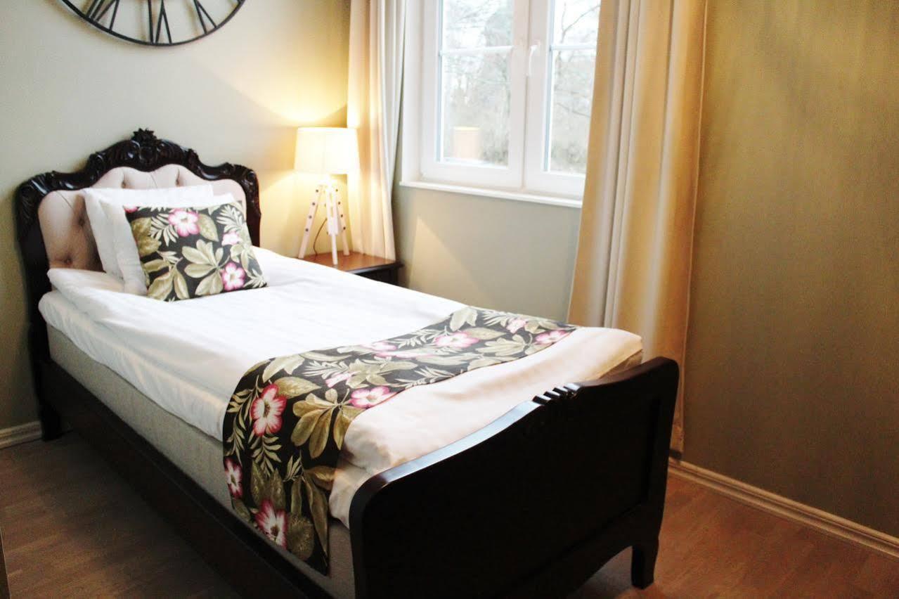Brook Hotels Arlanda Rosersberg Bagian luar foto