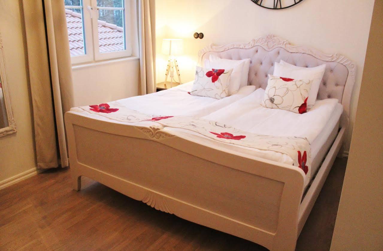 Brook Hotels Arlanda Rosersberg Bagian luar foto