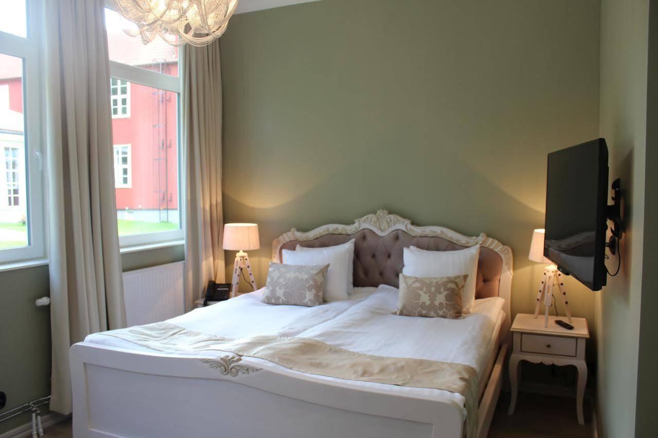 Brook Hotels Arlanda Rosersberg Bagian luar foto